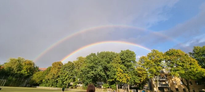 2022: Über dem Platz an der Breddestraße.